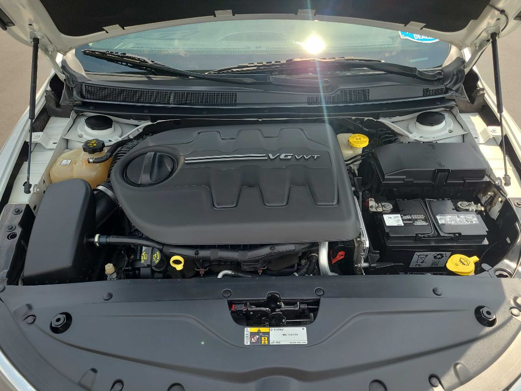 2016 Chrysler 200 Image 47