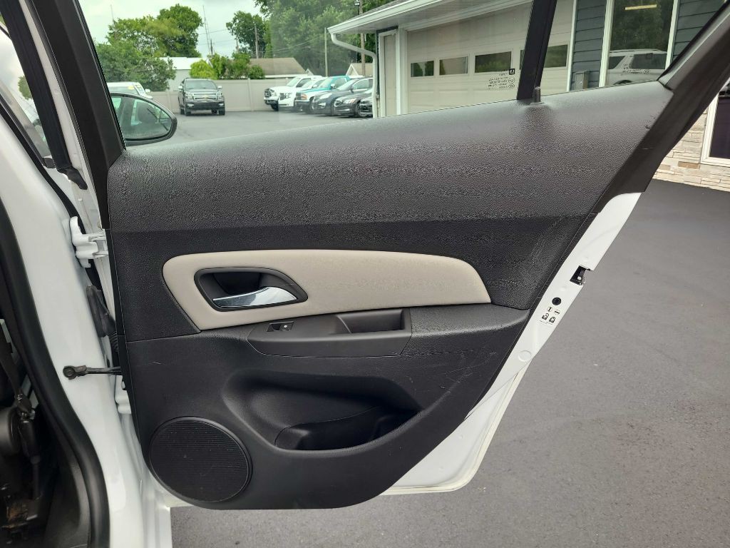2016 Chevrolet Cruze Image 28