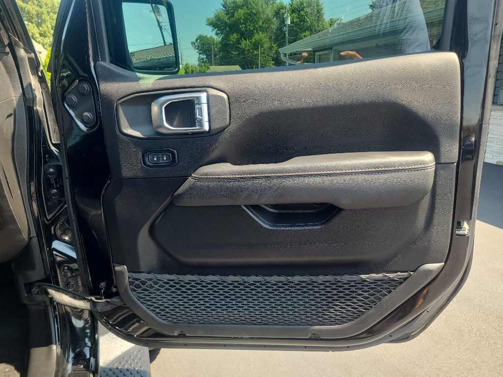 2023 Jeep Wrangler Image 30