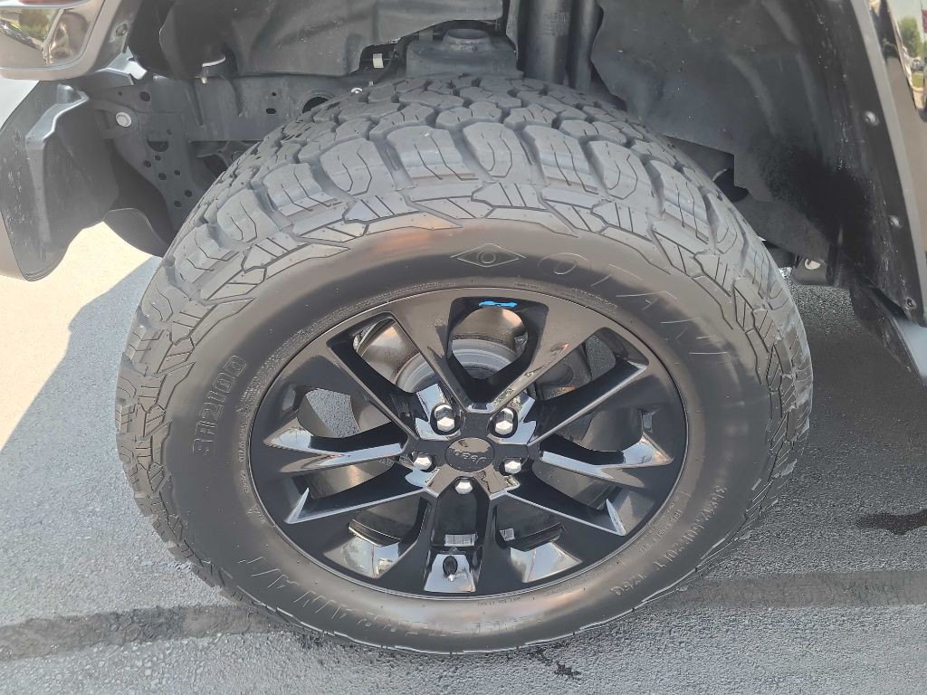 2023 Jeep Wrangler Image 32