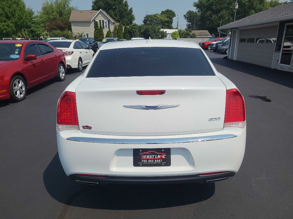 2020 Chrysler 300 Image 4
