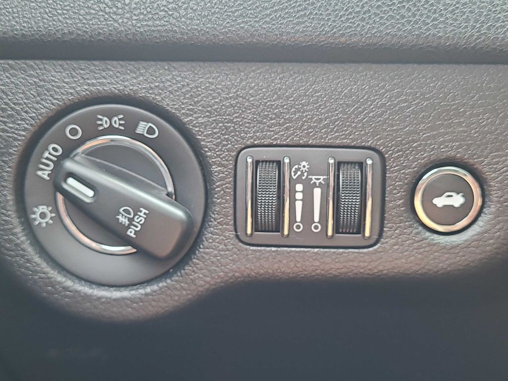 2020 Chrysler 300 Image 21