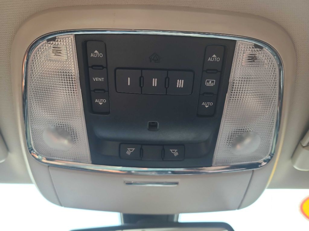 2020 Chrysler 300 Image 30