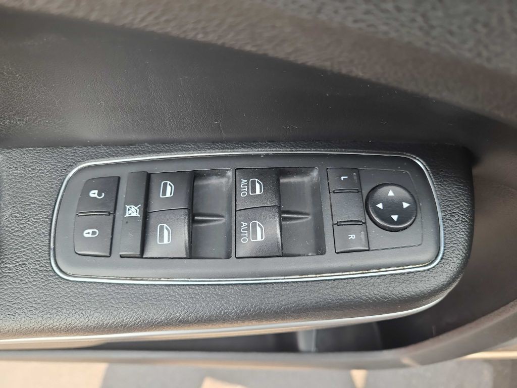 2020 Chrysler 300 Image 34