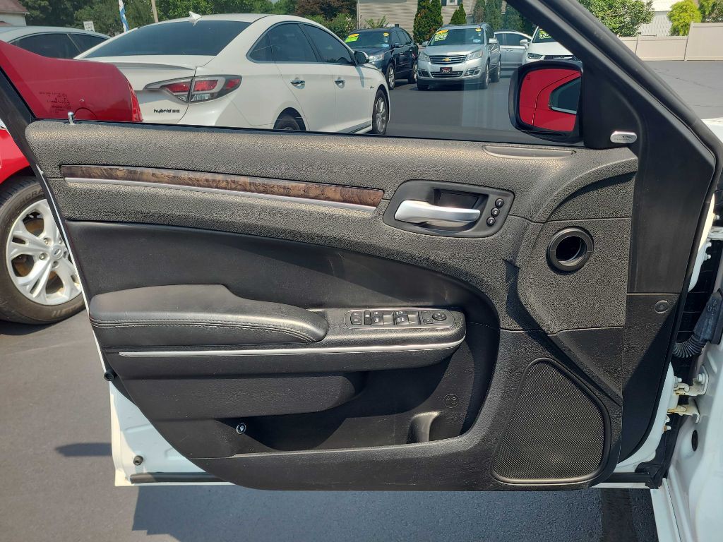 2020 Chrysler 300 Image 35