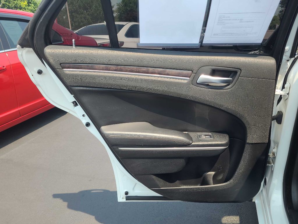 2020 Chrysler 300 Image 36