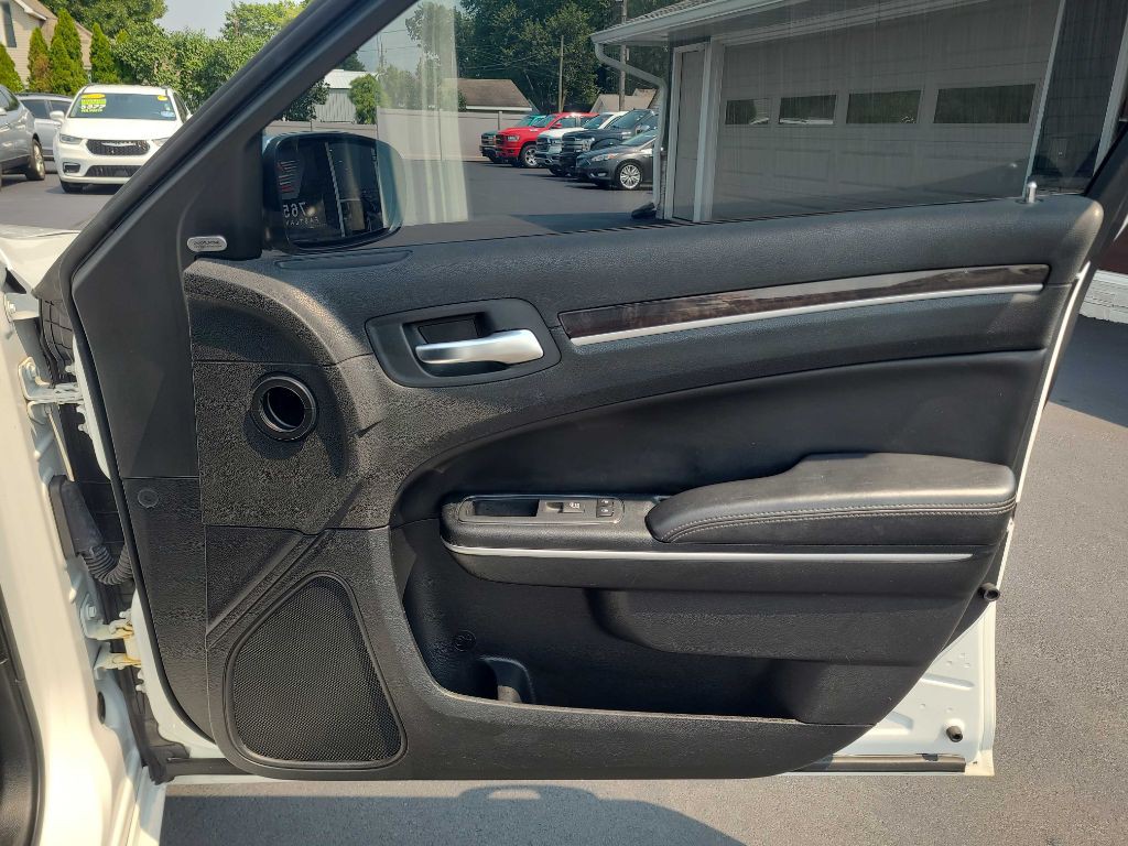 2020 Chrysler 300 Image 37