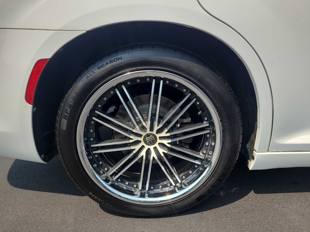 2020 Chrysler 300 Image 41