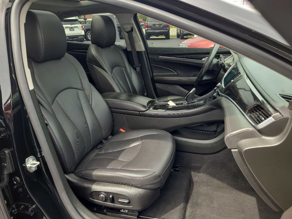 2017 Buick Lacrosse Image 12