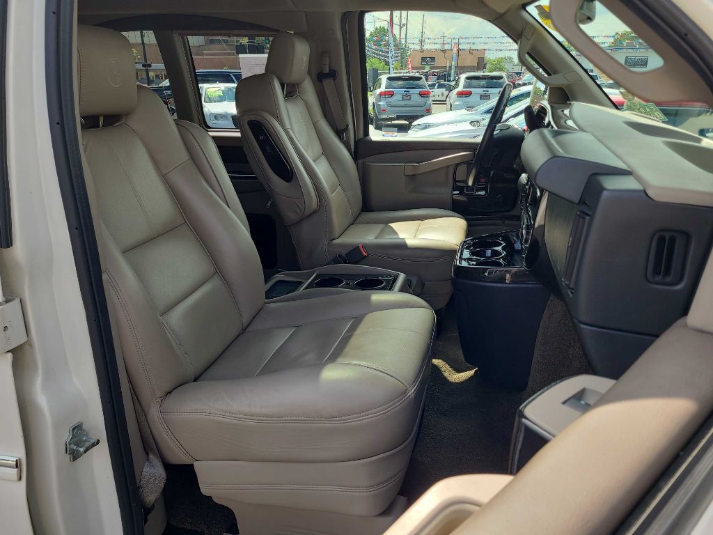2019 GMC Savana Image 11