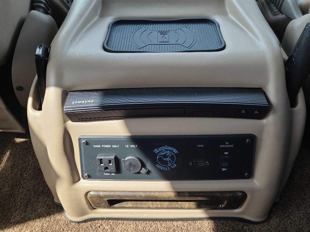 2019 GMC Savana Image 18