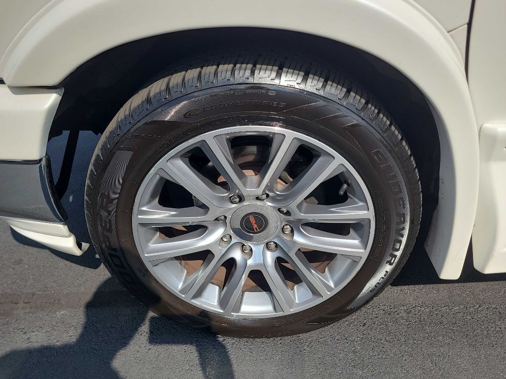 2019 GMC Savana Image 32
