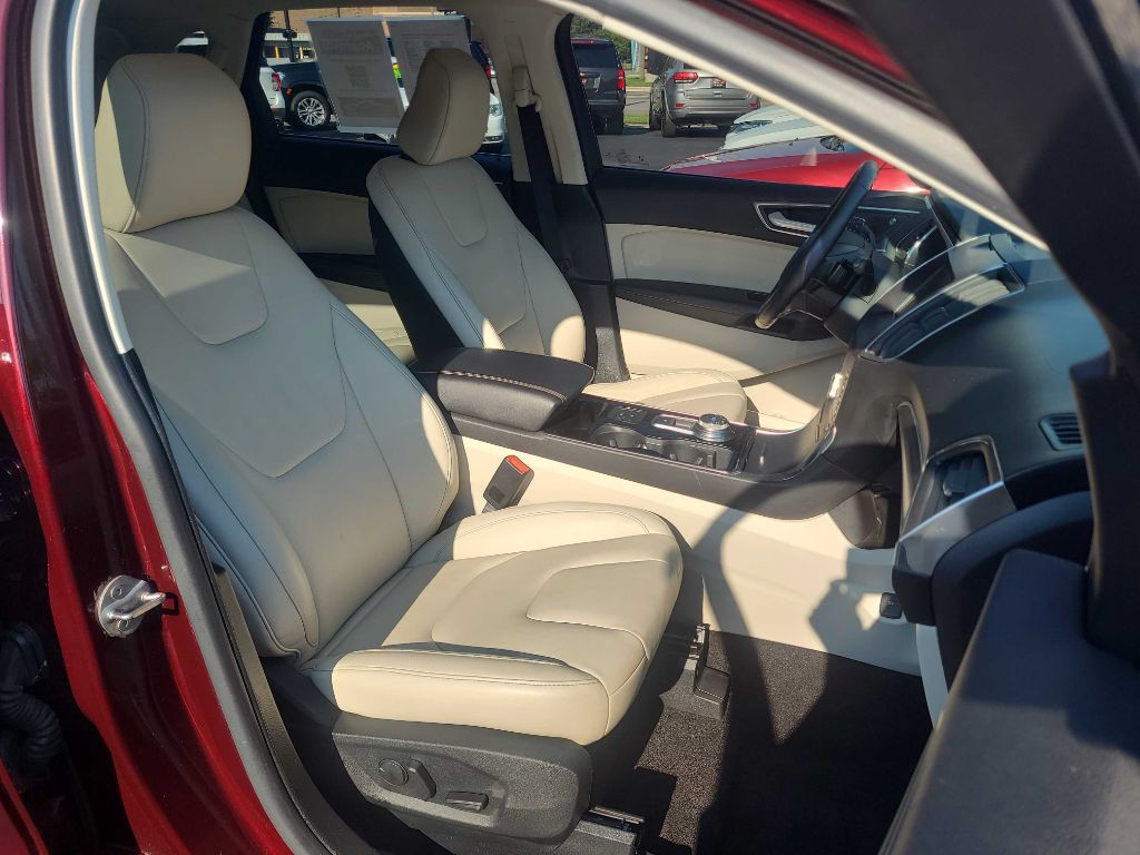 2020 Ford Edge Image 11