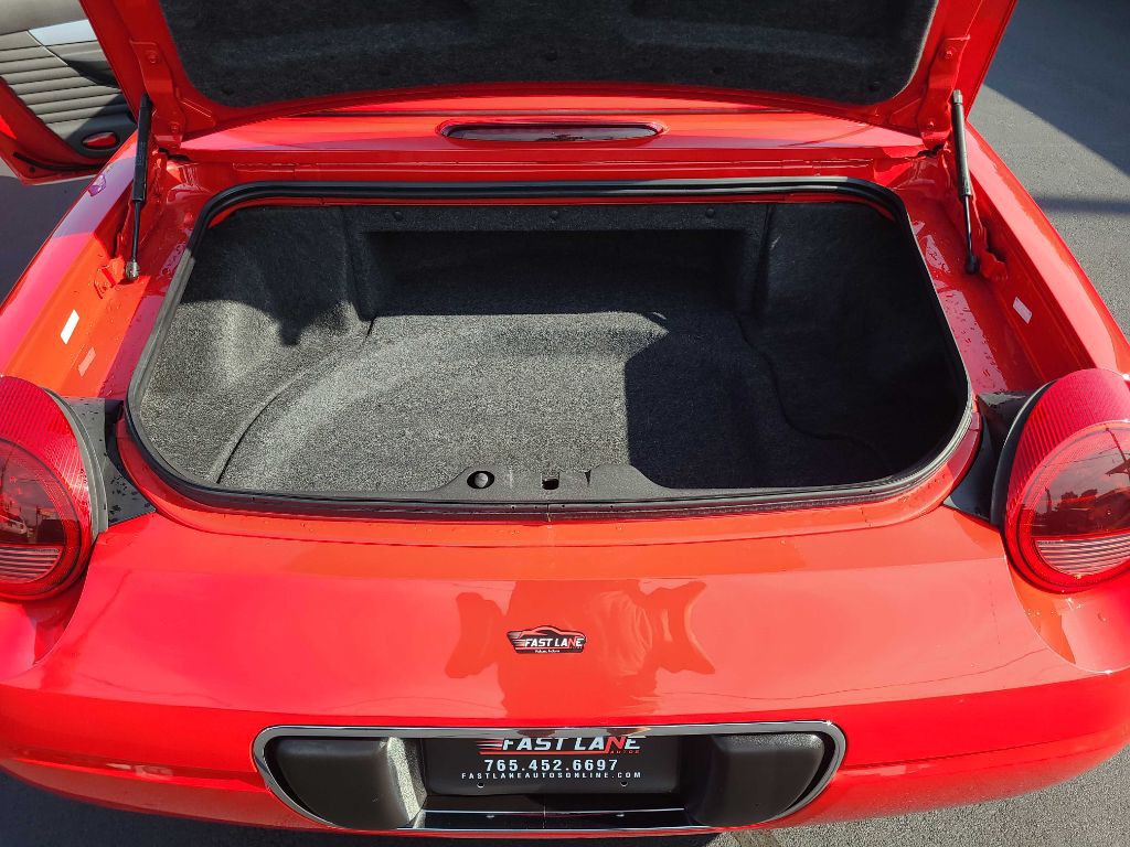 2002 Ford Thunderbird Image 12