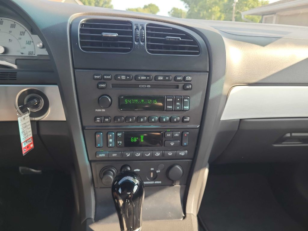 2002 Ford Thunderbird Image 18
