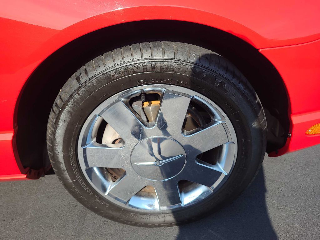 2002 Ford Thunderbird Image 32