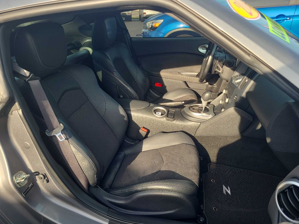2014 Nissan 370Z Image 11