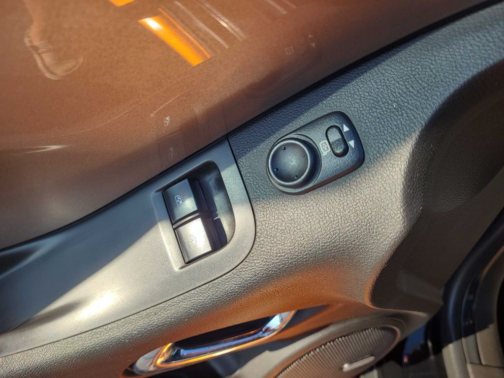 2011 Chevrolet Camaro Image 24