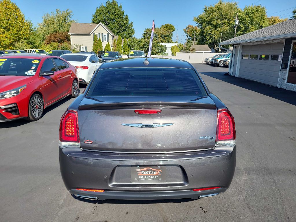 2018 Chrysler 300 Image 4