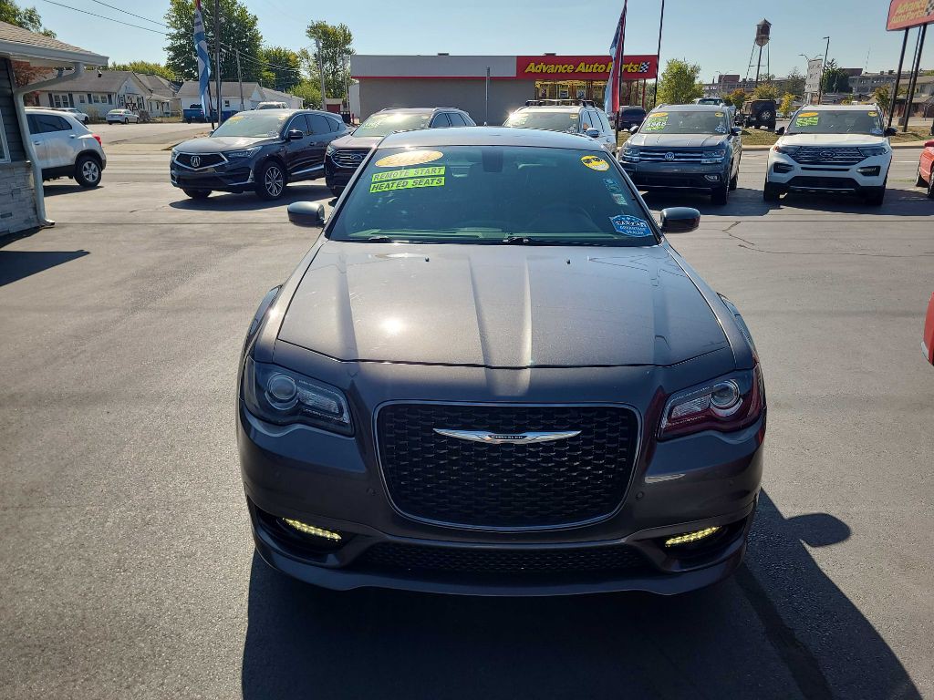 2018 Chrysler 300 Image 8