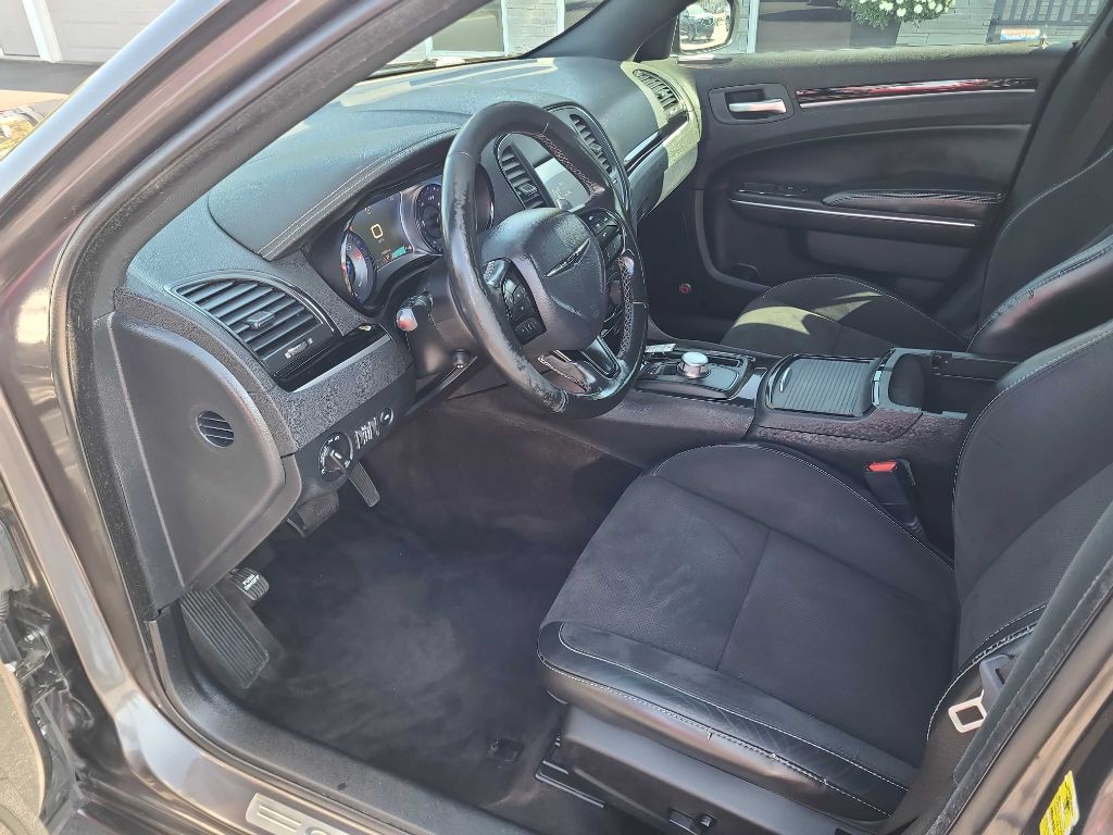 2018 Chrysler 300 Image 9