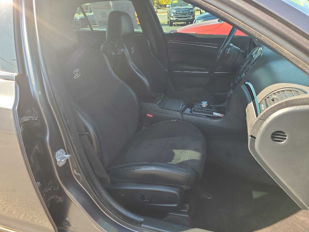 2018 Chrysler 300 Image 11