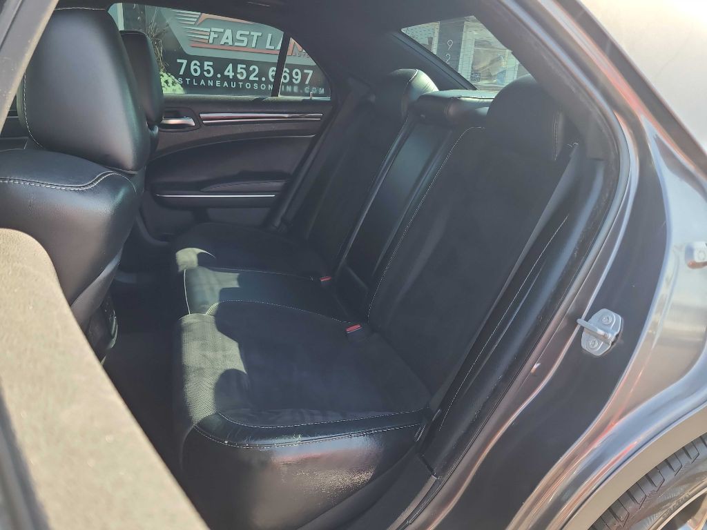 2018 Chrysler 300 Image 12
