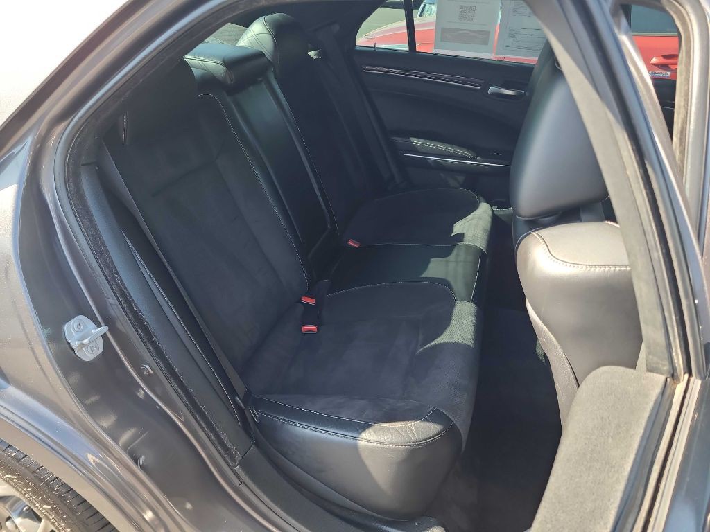 2018 Chrysler 300 Image 13
