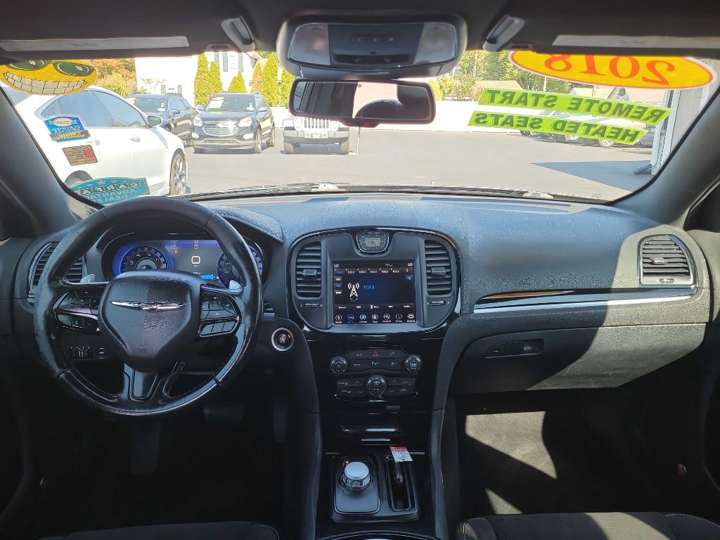 2018 Chrysler 300 Image 17