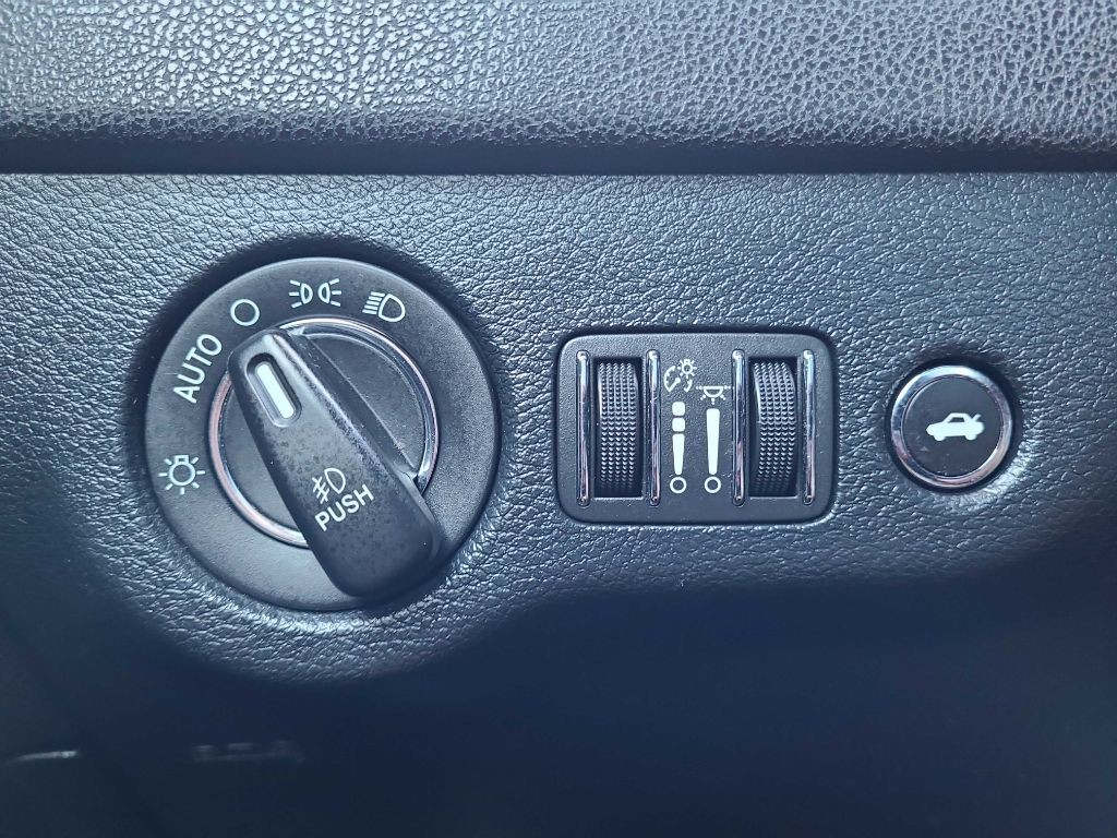2018 Chrysler 300 Image 20