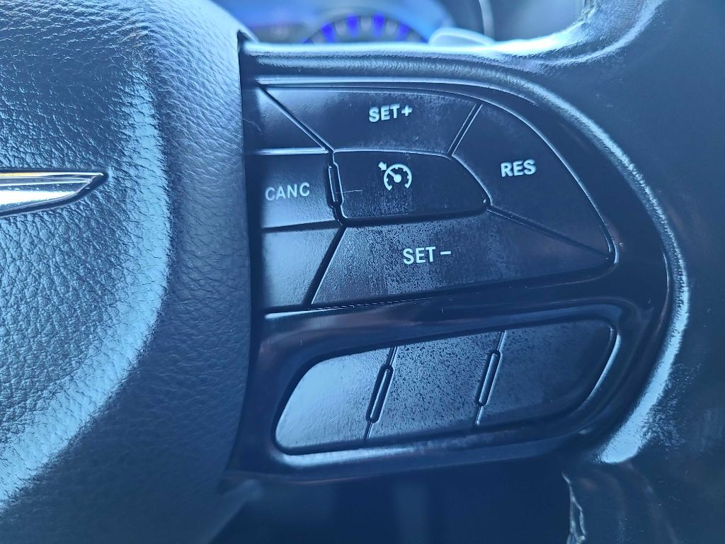 2018 Chrysler 300 Image 22