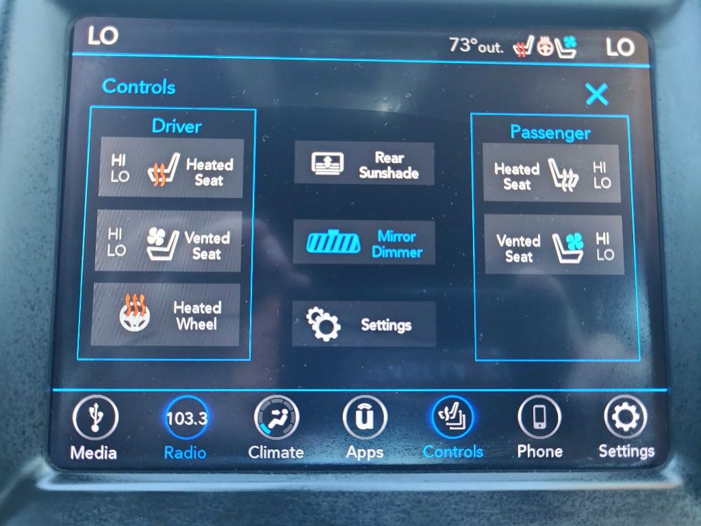 2018 Chrysler 300 Image 25