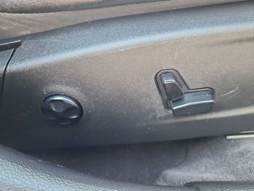 2018 Chrysler 300 Image 32