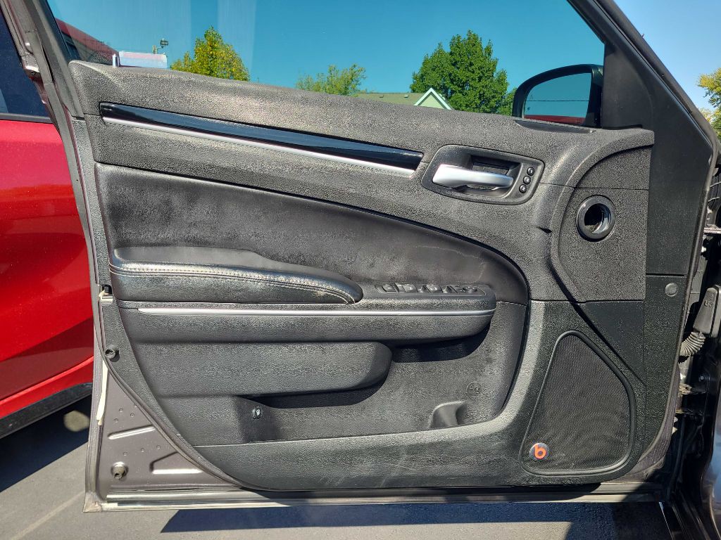 2018 Chrysler 300 Image 34