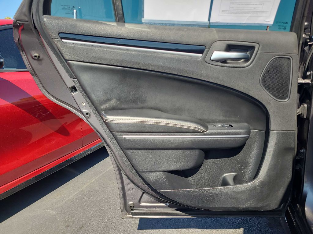 2018 Chrysler 300 Image 35