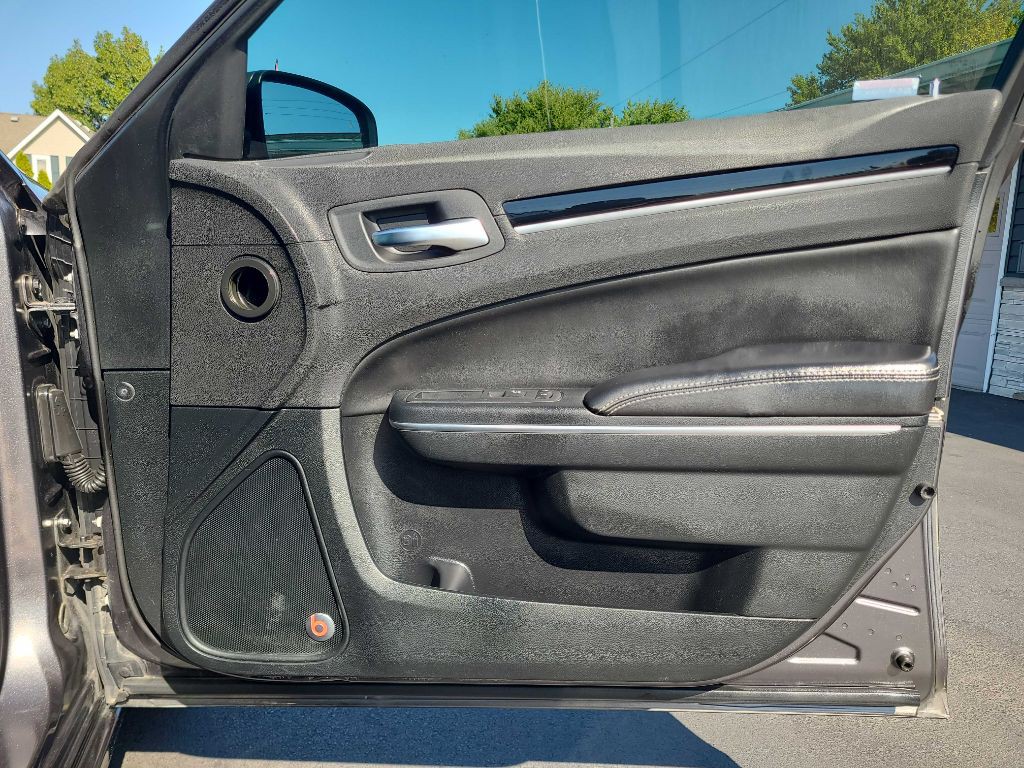 2018 Chrysler 300 Image 36