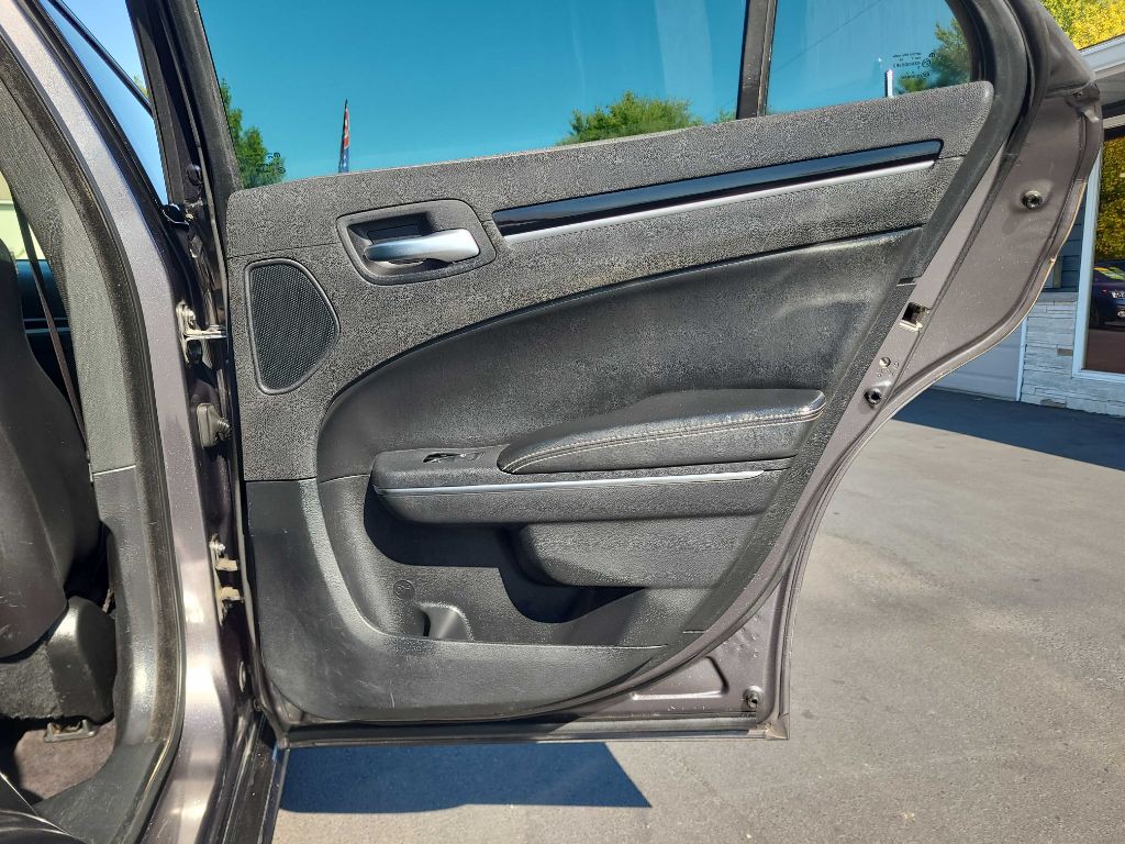 2018 Chrysler 300 Image 37