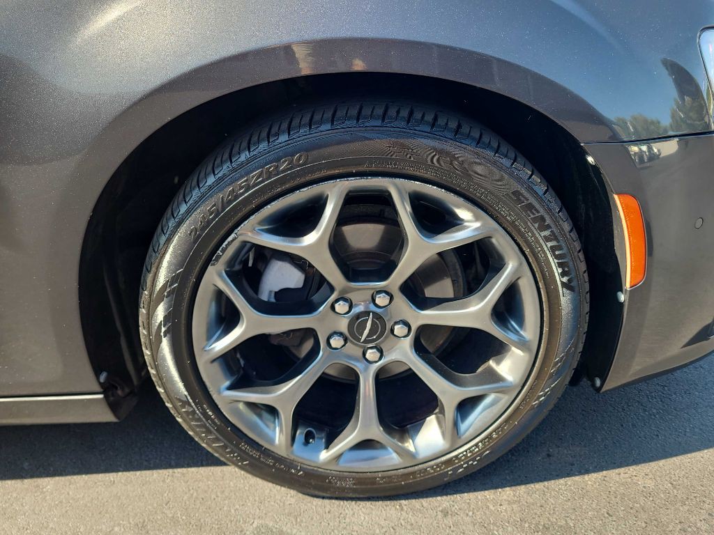 2018 Chrysler 300 Image 41