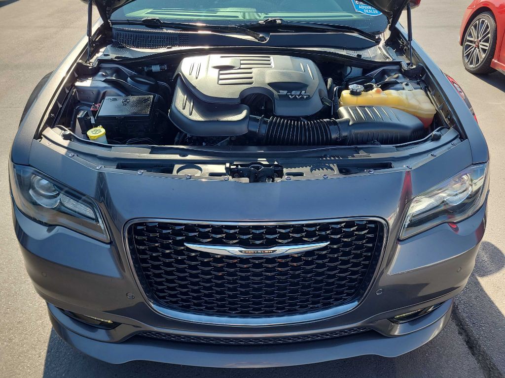 2018 Chrysler 300 Image 42