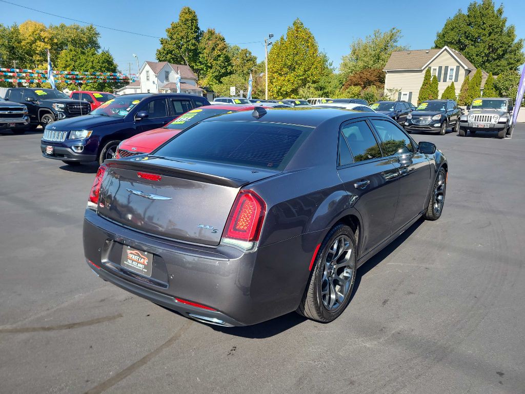 2018 Chrysler 300 Image 5