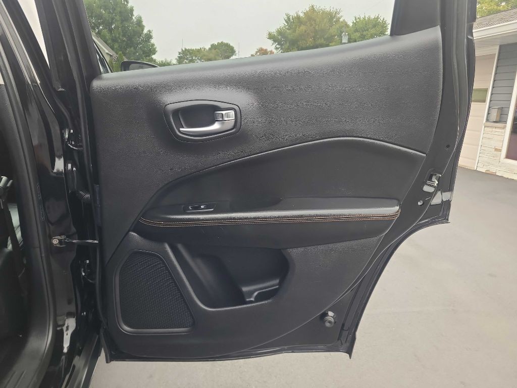 2018 Jeep Compass Image 32