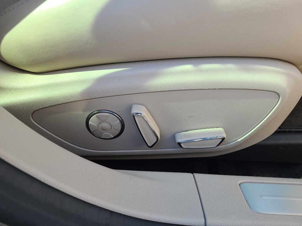 2017 Lincoln MKZ Image 34