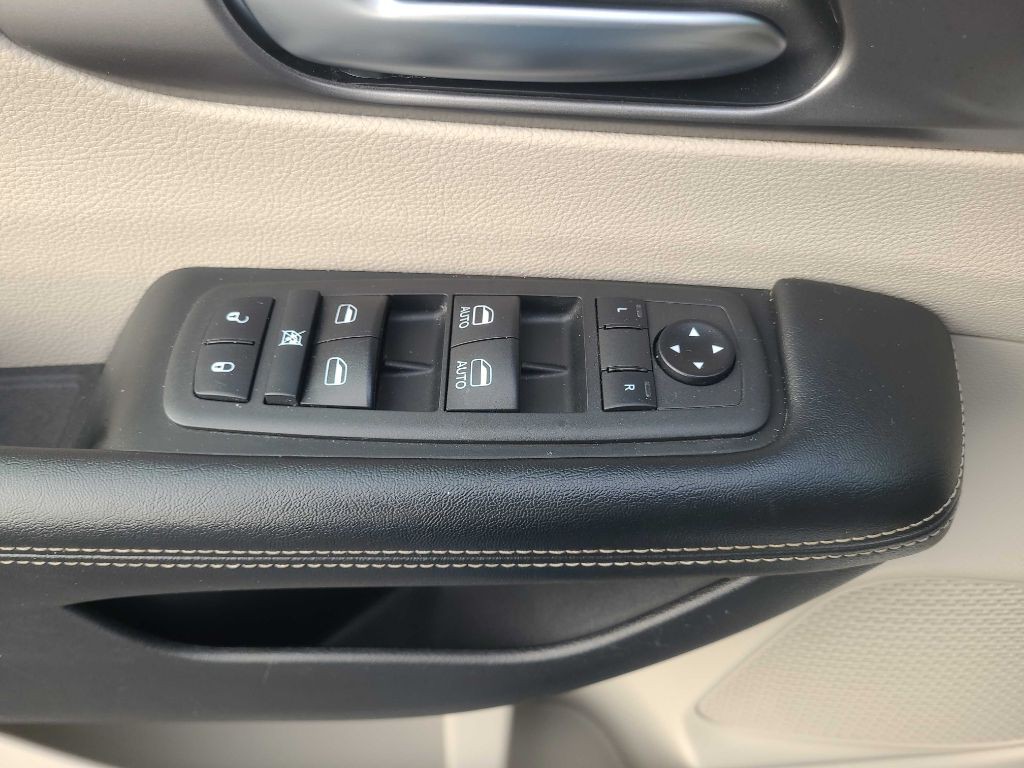 2021 Chrysler Pacifica Image 32