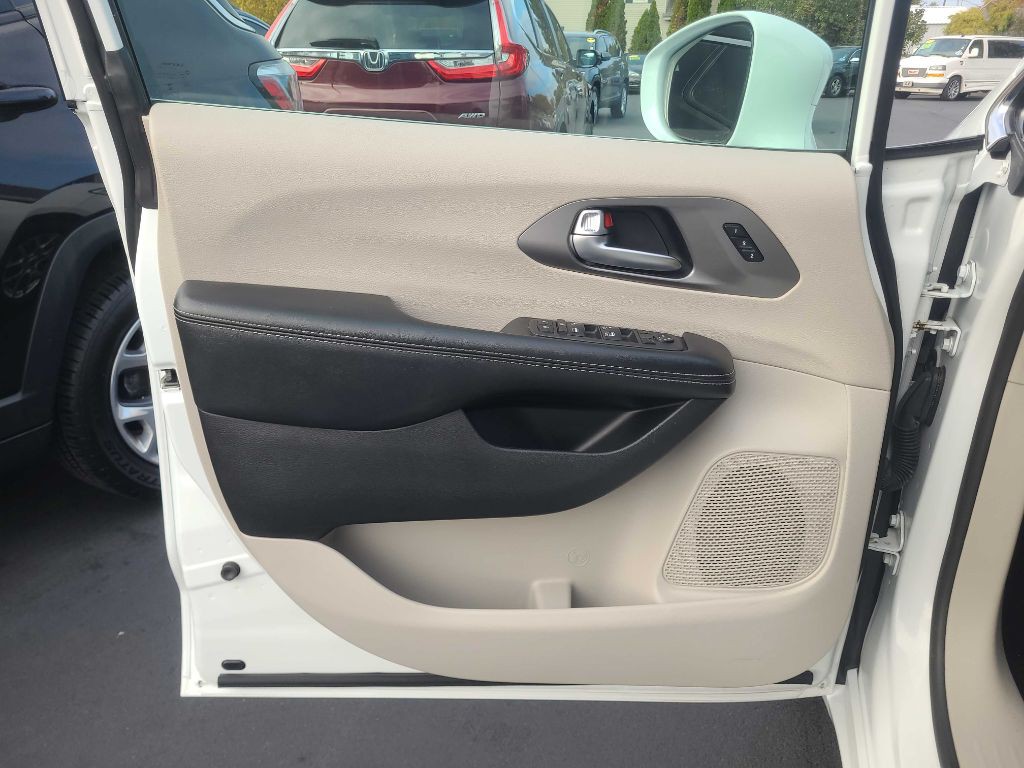 2021 Chrysler Pacifica Image 33