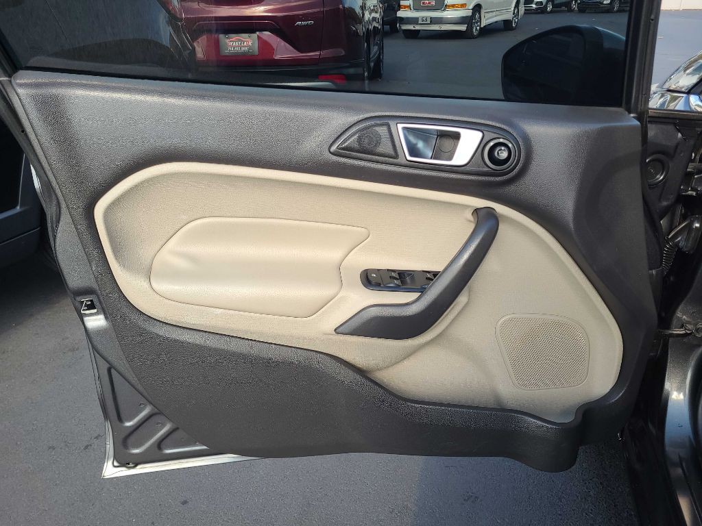 2016 Ford Fiesta Image 27