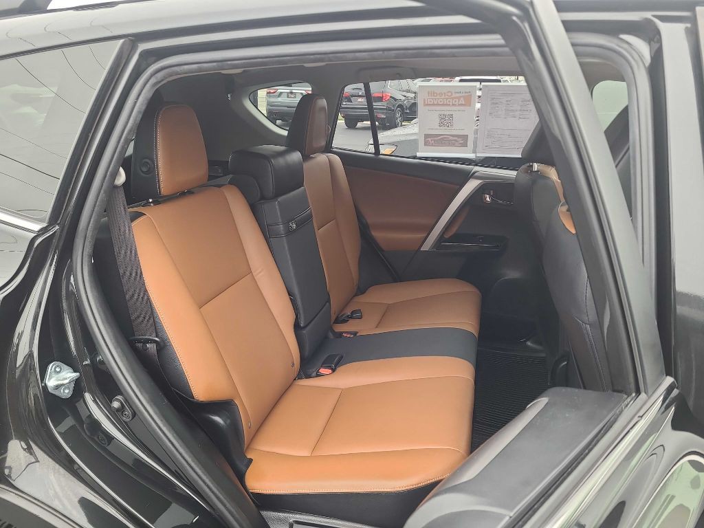 2017 Toyota Rav4 Image 14