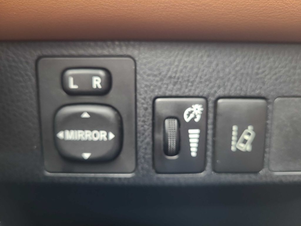 2017 Toyota Rav4 Image 21