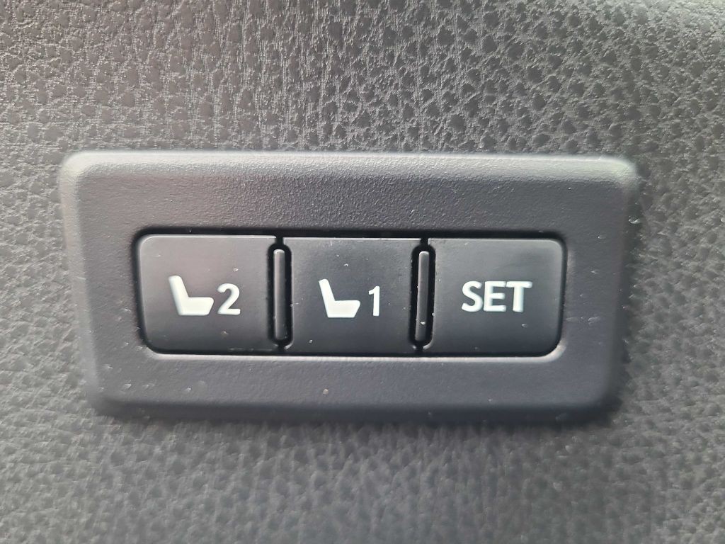 2017 Toyota Rav4 Image 32