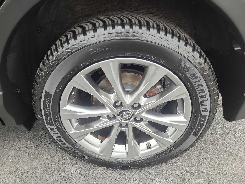 2017 Toyota Rav4 Image 40