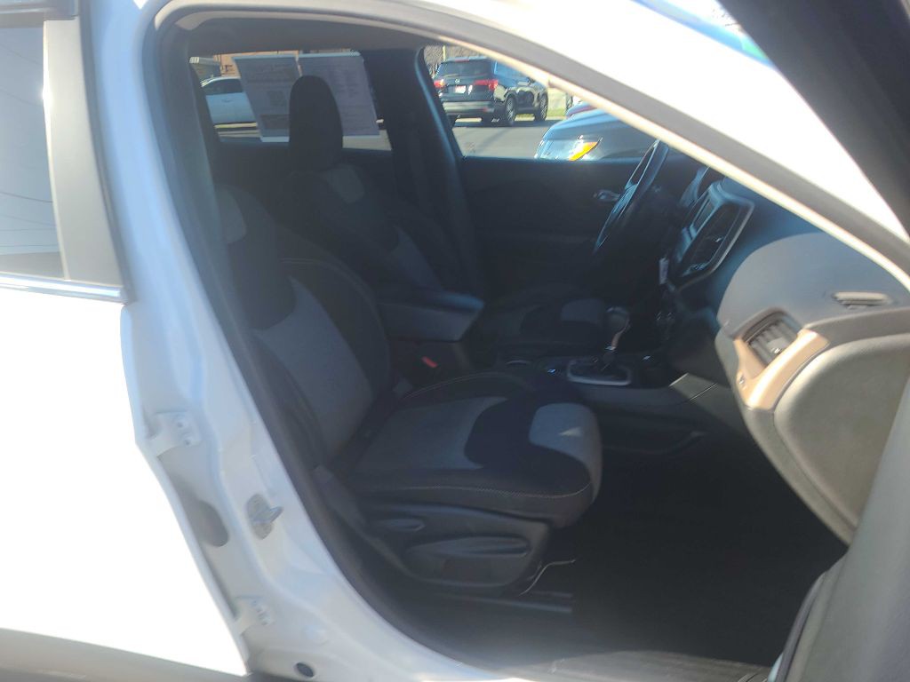 2014 Jeep Cherokee Image 12